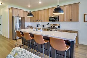 Modern Farmhouse in Herriman w/ Mountain Views!