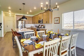 Modern Farmhouse in Herriman w/ Mountain Views!