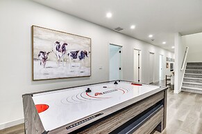 Modern Farmhouse in Herriman w/ Mountain Views!