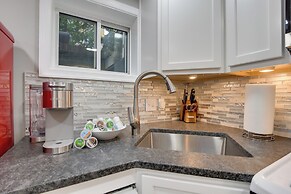 Convenient DC Studio Near Metro Stop!