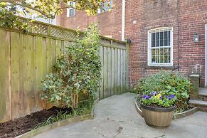 Convenient DC Studio Near Metro Stop!