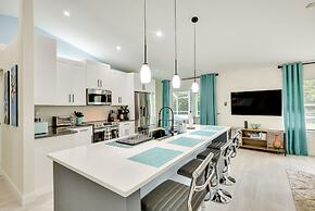 Palm Coast Home w/ Heated Pool: 3 Mi to Beach!