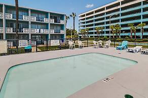 Ideally Located Myrtle Beach Gem: Walk to Beach!