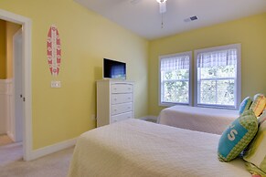 6 Mi to Rehoboth Beach: Townhome w/ Pool Access!