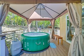 Forest-view Poconos Cabin With Hot Tub!