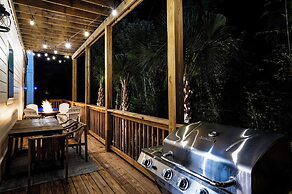 Florida Home - Grill & Pool Table, Walk to Beach
