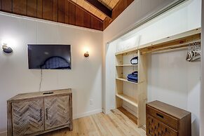 Beech Mountain Cabin w/ Hot Tub: 1 Mi to Slopes!