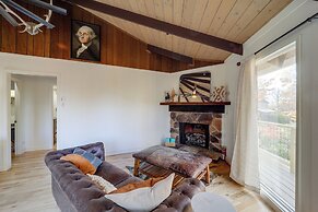 Beech Mountain Cabin w/ Hot Tub: 1 Mi to Slopes!