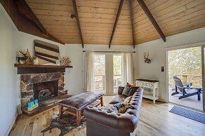 Beech Mountain Cabin w/ Hot Tub: 1 Mi to Slopes!