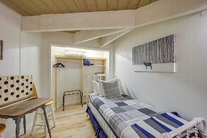 Beech Mountain Cabin w/ Hot Tub: 1 Mi to Slopes!