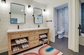 Higgins Lake Vacation Rental w/ Lake Views & Deck!