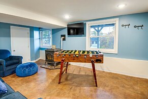 Gilford Getaway w/ Mountain Views & Fire Pit!