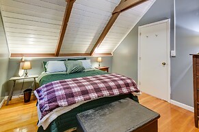 Gilford Getaway w/ Mountain Views & Fire Pit!