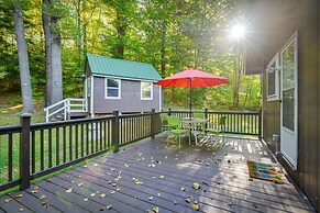 Gilford Getaway w/ Mountain Views & Fire Pit!