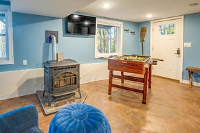 Gilford Getaway w/ Mountain Views & Fire Pit!