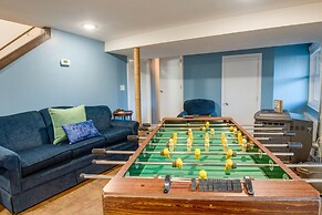 Gilford Getaway w/ Mountain Views & Fire Pit!