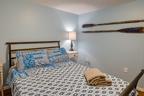 Gilford Getaway w/ Mountain Views & Fire Pit!