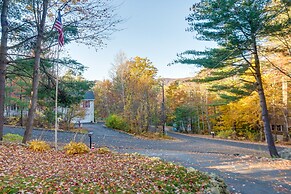 Gilford Getaway w/ Mountain Views & Fire Pit!