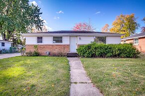 Green Bay Vacation Home: Half Mi to Lambeau Field!