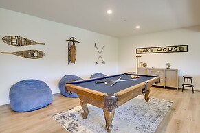 Newly Built Lakeview Home With Family Game Room!