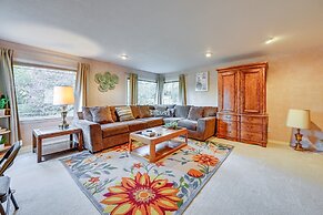 Enchanting Puyallup Home w/ Spacious Deck!