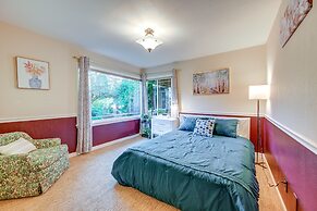 Enchanting Puyallup Home w/ Spacious Deck!