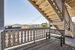 Mountain-view Deck: Stylish Virginia City Apt!