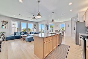 New Coastal Cottage w/ Gulf View, Shared Pool