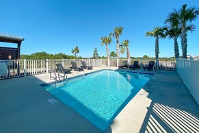 New Coastal Cottage w/ Gulf View, Shared Pool