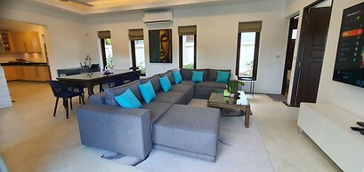 Baan Rattana Pool Villa Near The Center