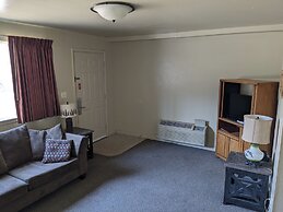 Hi-Lo Motel and RV Park