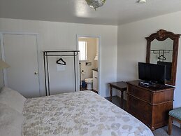 Hi-Lo Motel and RV Park