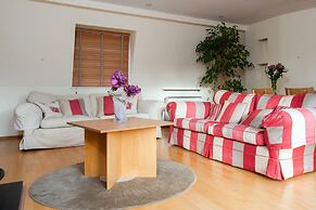 ROOFTOP 3BR PH-INDOOR SAUNA IN DUBLIN