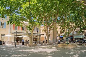 Sous les platanes