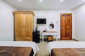 Rose Nhung Hotel Catba