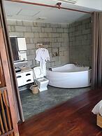 JJ City Centre Suites