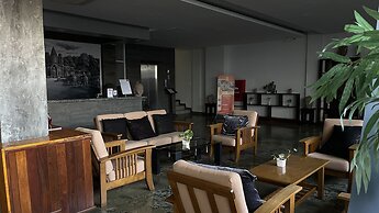 JJ City Centre Suites