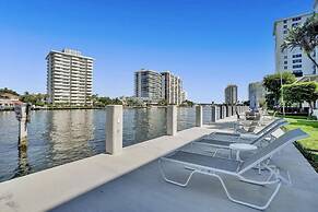 Vistamar Waterfront Beach Abode -walk to the Beach