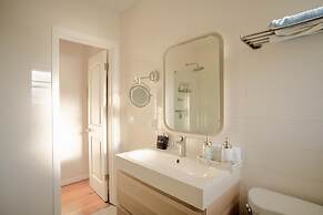 Vistamar Waterfront Beach Abode -walk to the Beach