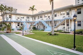 Vistamar Waterfront Beach Abode -walk to the Beach