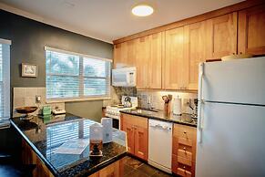 Vistamar Waterfront Beach Abode -walk to the Beach