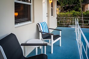 Vistamar Waterfront Beach Abode -walk to the Beach