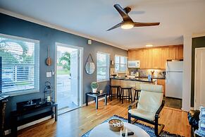 Vistamar Waterfront Beach Abode -walk to the Beach