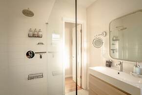 Vistamar Waterfront Beach Abode -walk to the Beach