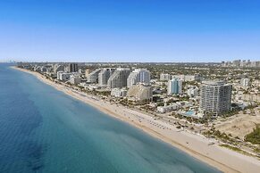 Vistamar Waterfront Beach Abode -walk to the Beach