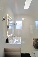 Vistamar Waterfront Beach Abode -walk to the Beach