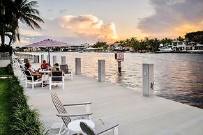 Vistamar Waterfront Beach Abode -walk to the Beach