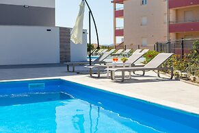 Luxury Apartment Dreams in Okrug With Swimming Pool, sea View, Wifi, P