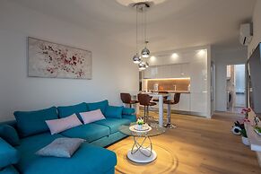 Luxury Apartment Dreams in Okrug With Swimming Pool sea View Wifi Park