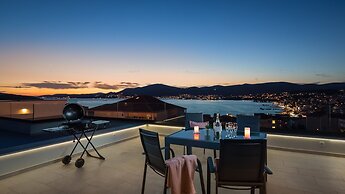 Luxury Apartment Dreams in Okrug With Swimming Pool sea View Wifi Park